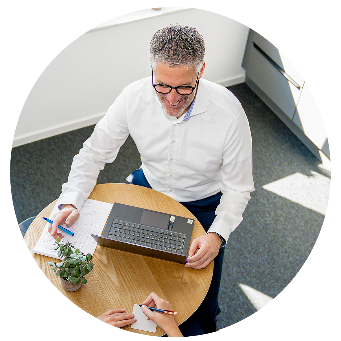 Dr. Jan Georg Möller develops data-driven strategies for pharma and biotech, translating scientific insight into impactful, market-ready solutions.